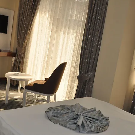 Hotel Grand Sera 3*
