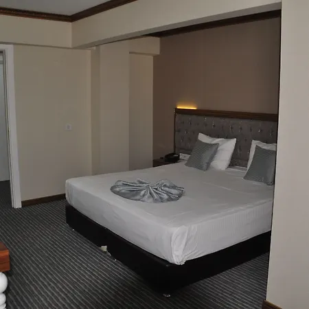 Grand Sera Hotel 3*